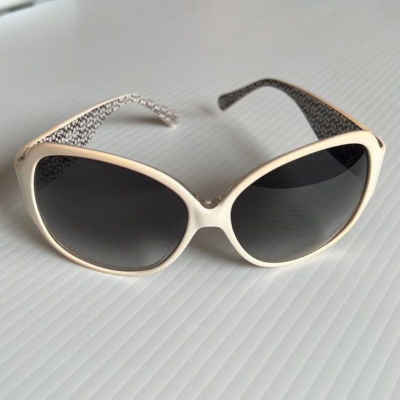 Coach Women Sunglass Mimi In Near New Condition. - Picture 2 of 6
